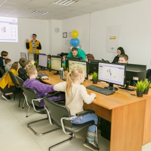 Новый класс в развлекательном центре города Томска! Скоро открытие! - КИБЕРшкола программирования для детей, компьютерные курсы для школьников, начинающих и подростков - KIBERone г. Семилуки